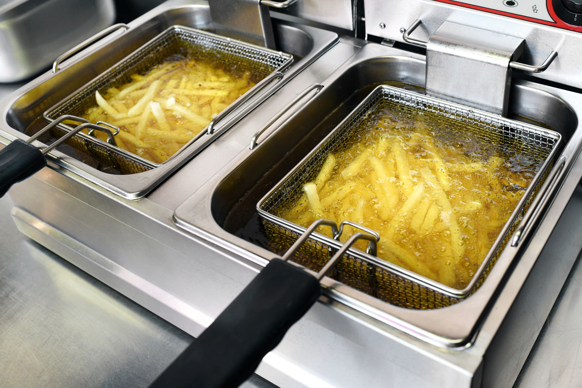Commercial deep fryers with fresh cooking oil